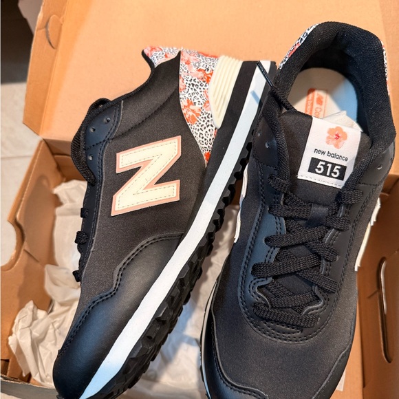 New Balance 515 Women's Black and Floral Sneakers, brand new - Picture 4 of 6